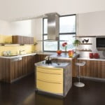 Ahşap laminant dolaplar ile modern sarı renkli mutfak tasarımı